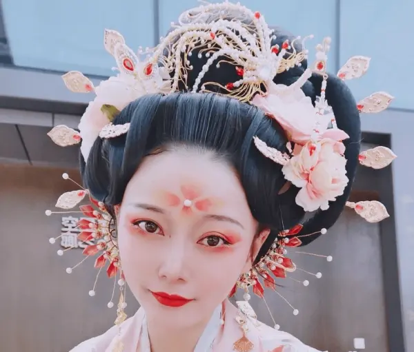Ancient Chinese makeup  Chinese makeup, Historical makeup, Character makeup