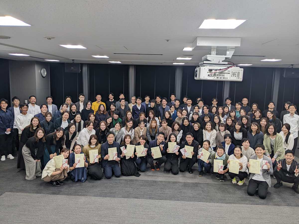 47ホールディングス_集合写真