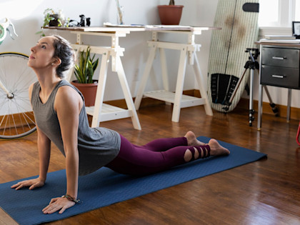 Variable Hypothek: Frau macht Yoga