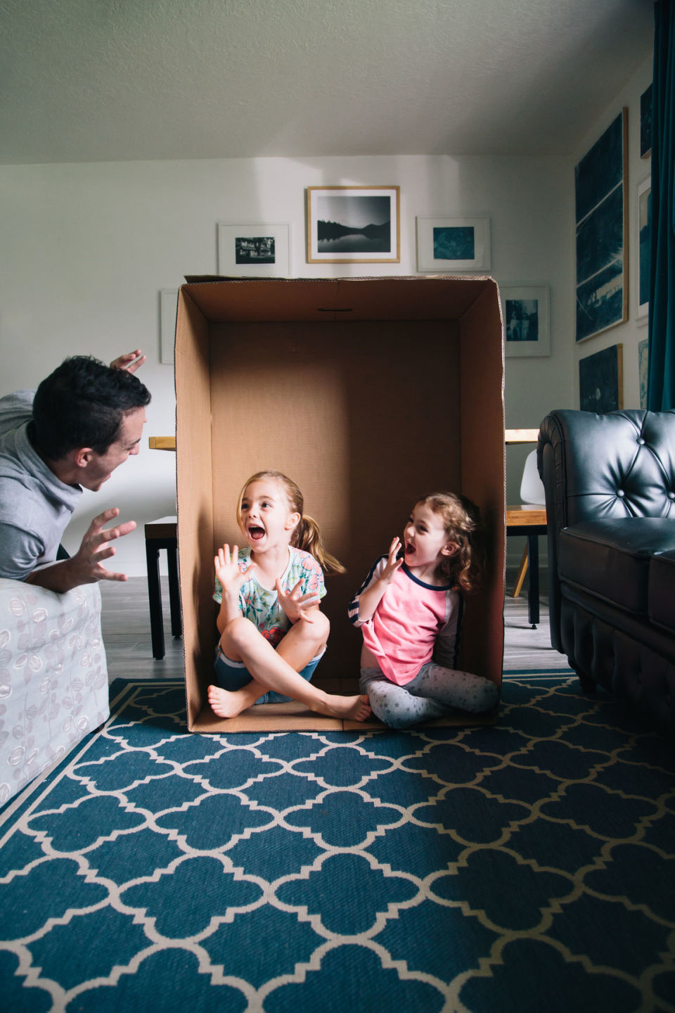 Erste und zweite Hypothek: Vater spielt mit Töchtern