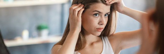 Haarausfall Ursachen Junge Frau Haarausfall Ursachen Junge Frau