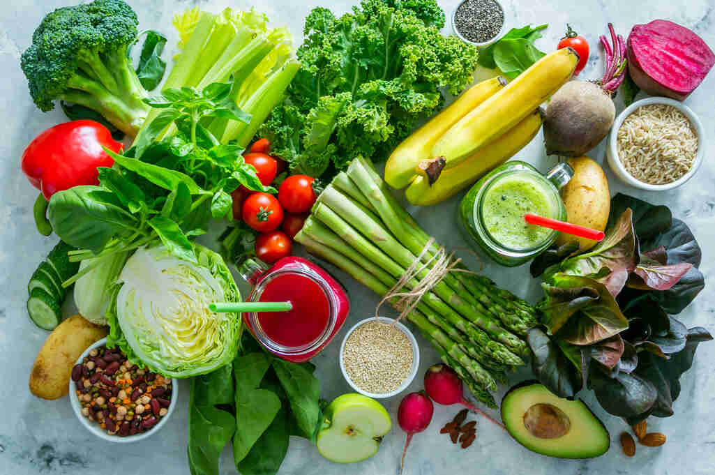 Basische Lebensmittel gelten als Hausmittel bei Sodbrennen.