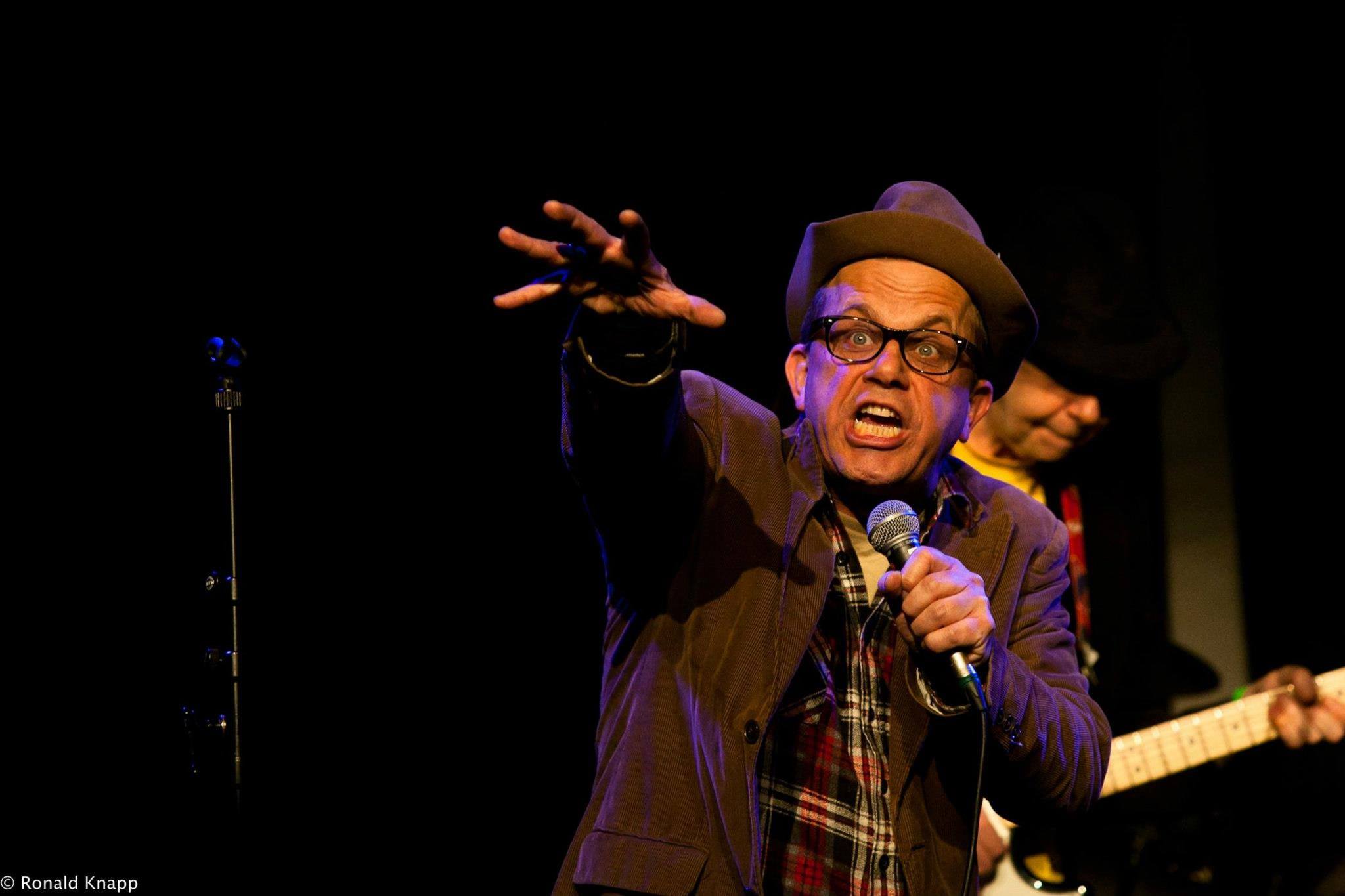 9 Bert Apeldoorn met De Marginalen