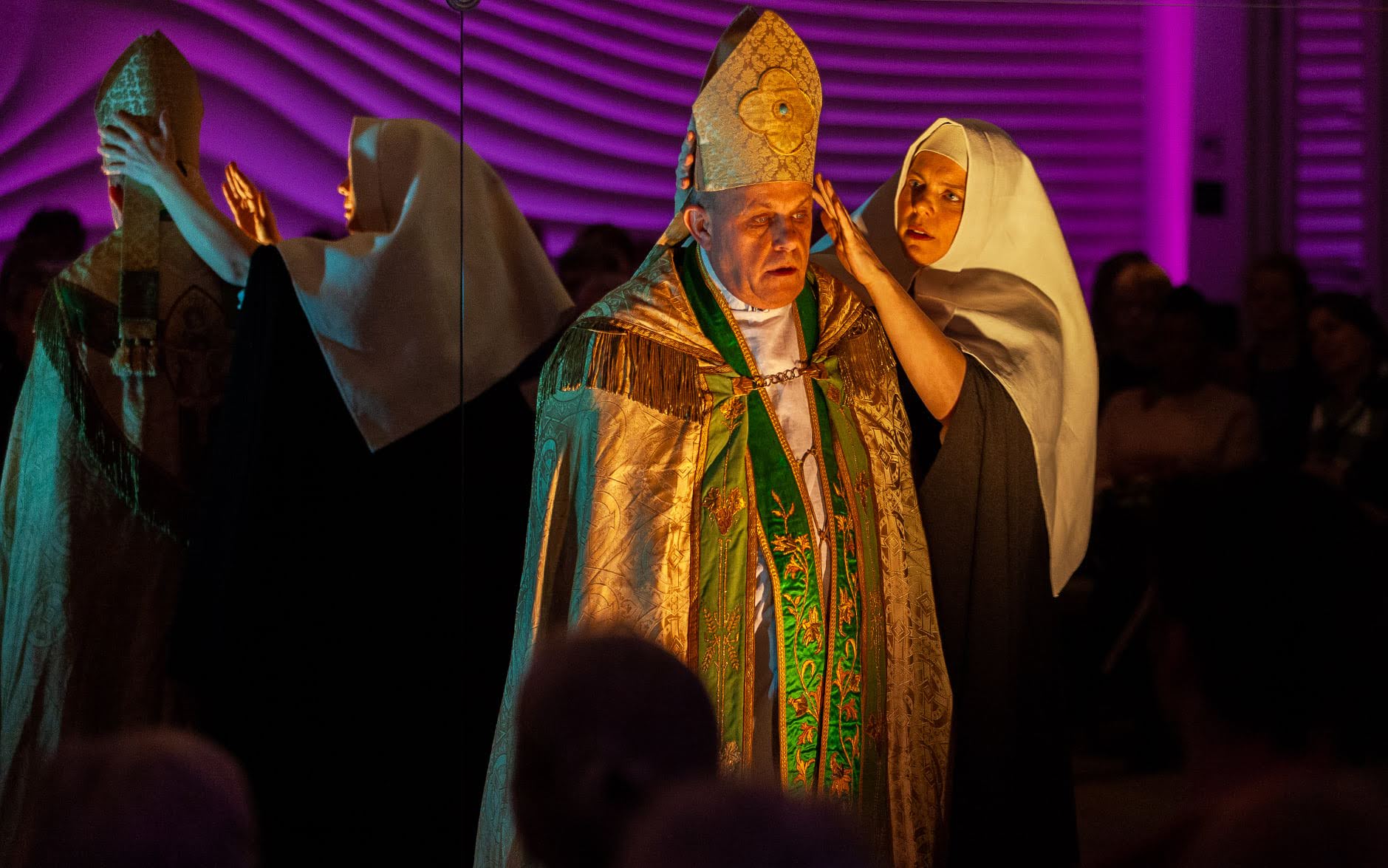 8 Bert Apeldoorn als Bisschop Gozewijn in Gijsbreght van Aemstel