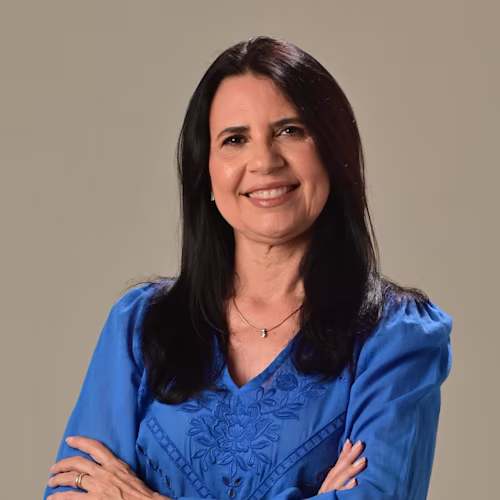 Author Maju Ferreira