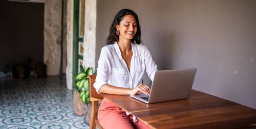 Woman working on a laptop: Focused view provides a streamlined experience that makes signing easier for your recipients.