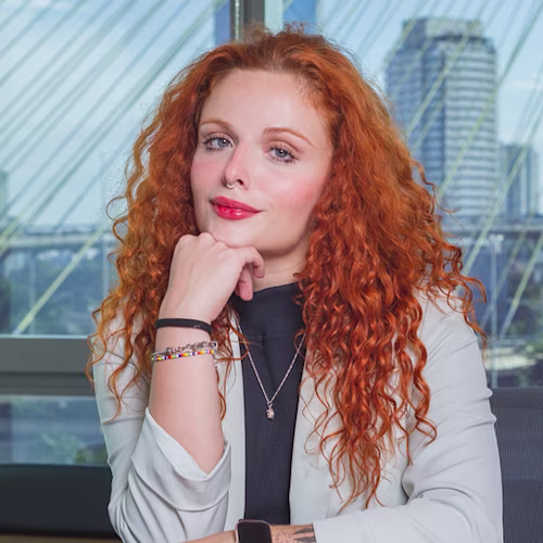 Author Leticia Sabbag