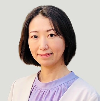 Author 藤枝朋子 氏