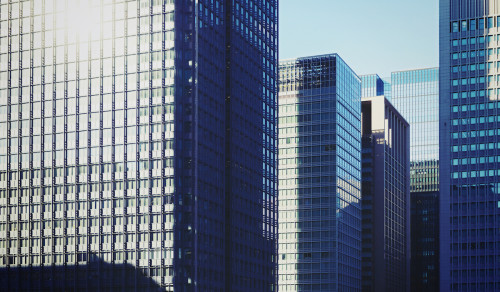 オフィス街の高層ビル群