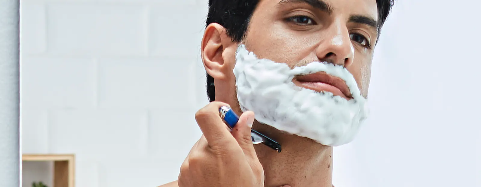Afeitarse contra el cabello
