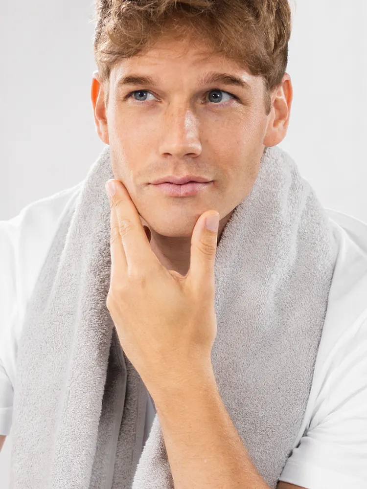Um homem depois de usar King C. Gillette Style Master