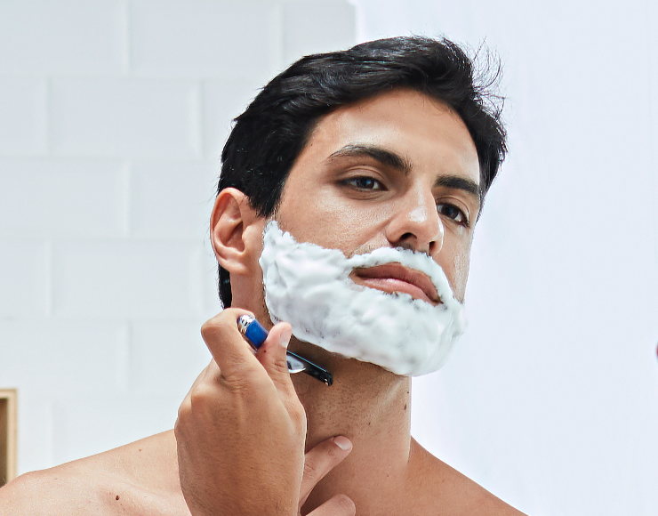 Cómo usar la crema de afeitar en el rostro?