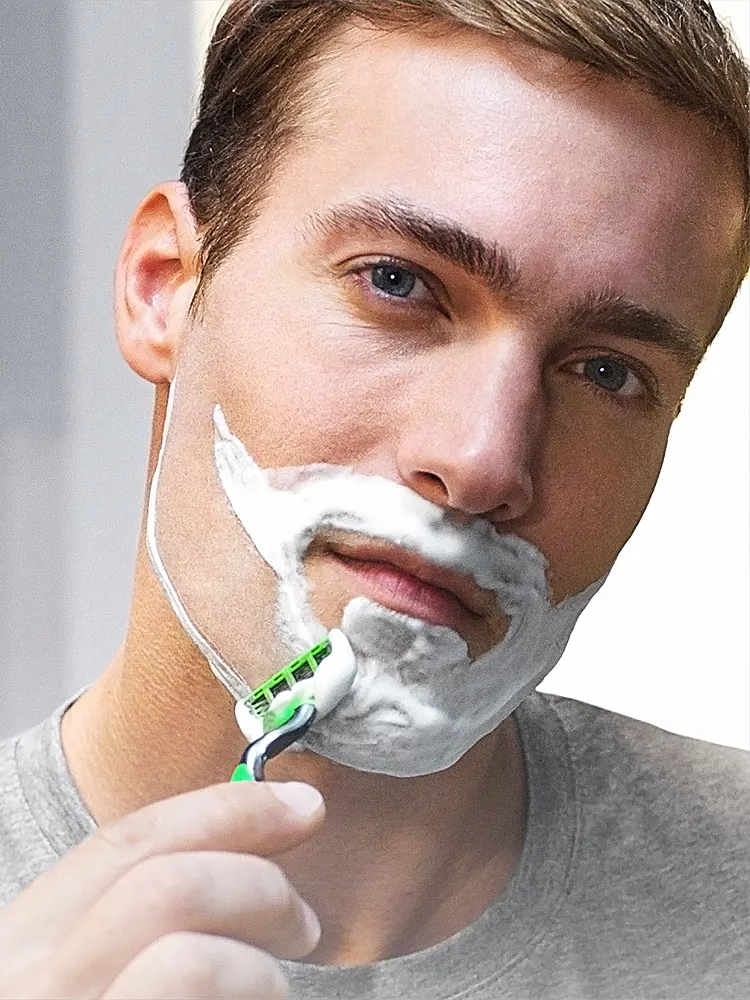 Obtenha um barbear perfeito com a pele seca