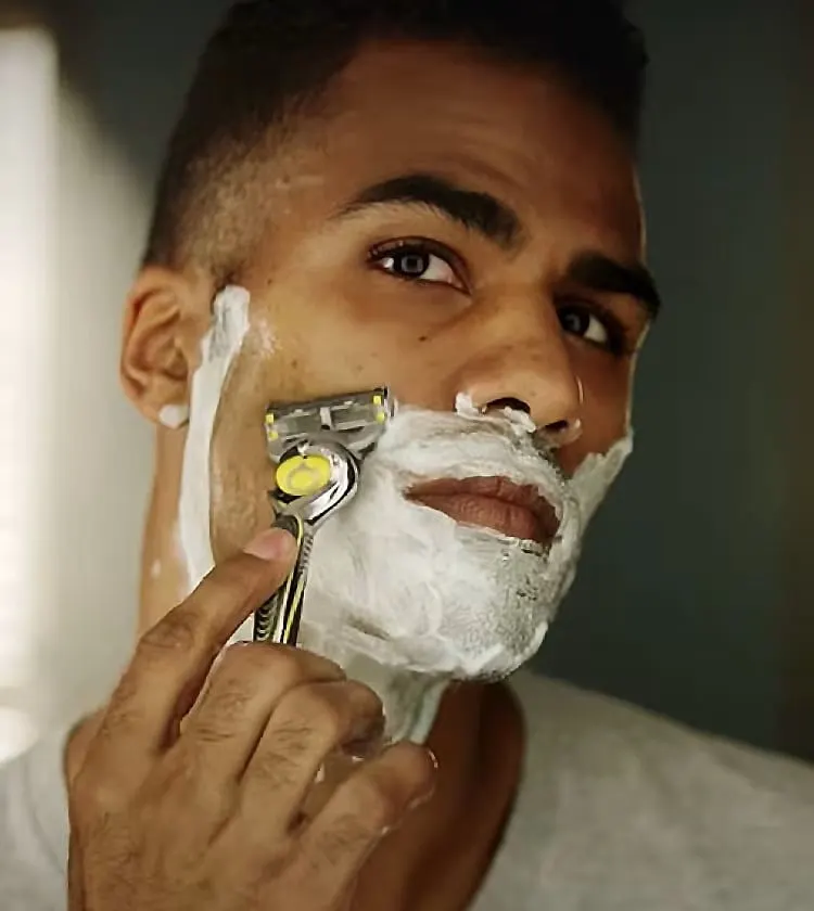 Como barbear com navalha sem irritar a pele?