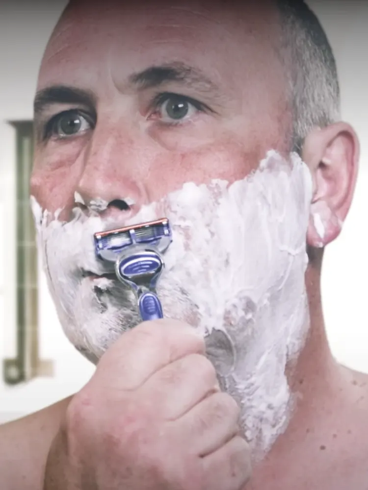 Cómo afeitarse afeitarse las zonas difíciles de la cara