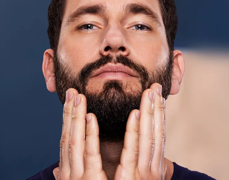 Cómo eliminar la caspa de la barba