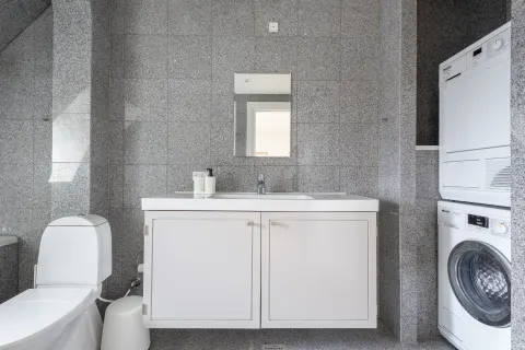 Fjord Bathroom1 2