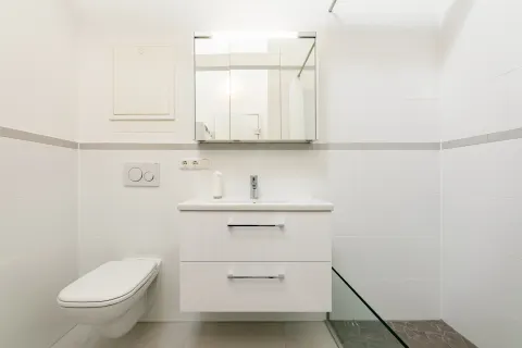 Glocke Bathroom1-7-HDR