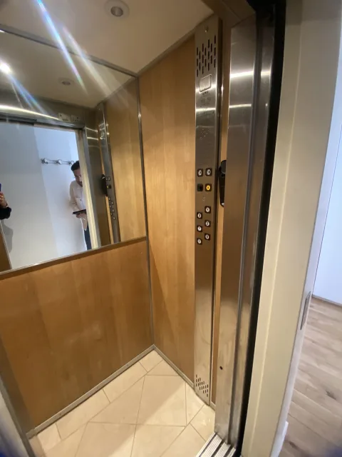 Brassens elevator 7638