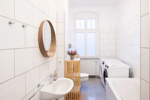 Sophie Bathroom 2
