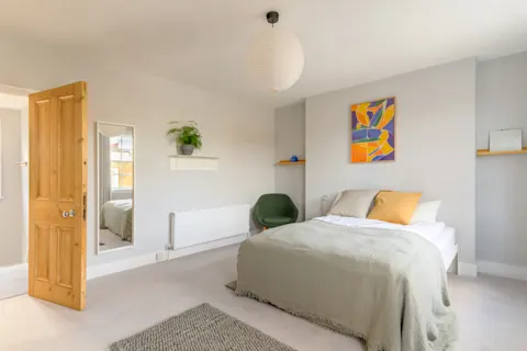 Caledonia Bedroom5 1