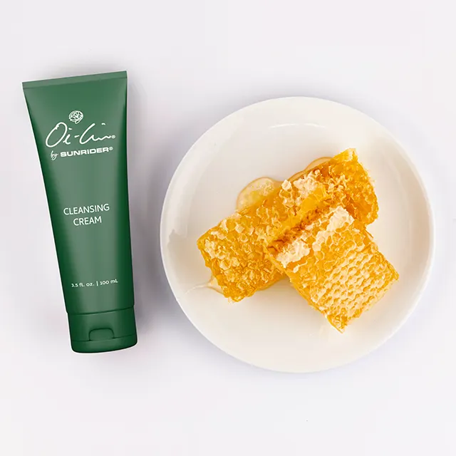 01761-OL-Cleansing-Cream-stage