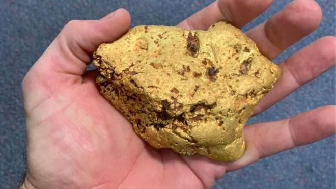 مئة ألف دولار أسترالي نصيب رجل عثر على قطعة من ذهب