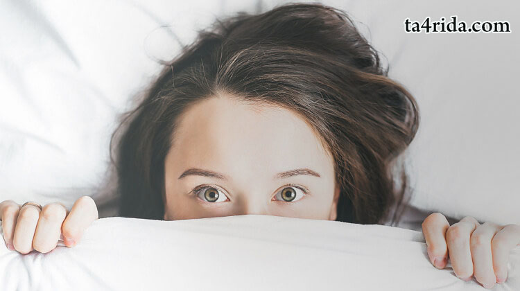 لماذا تصعد العين تجاه الأعلى عند النوم