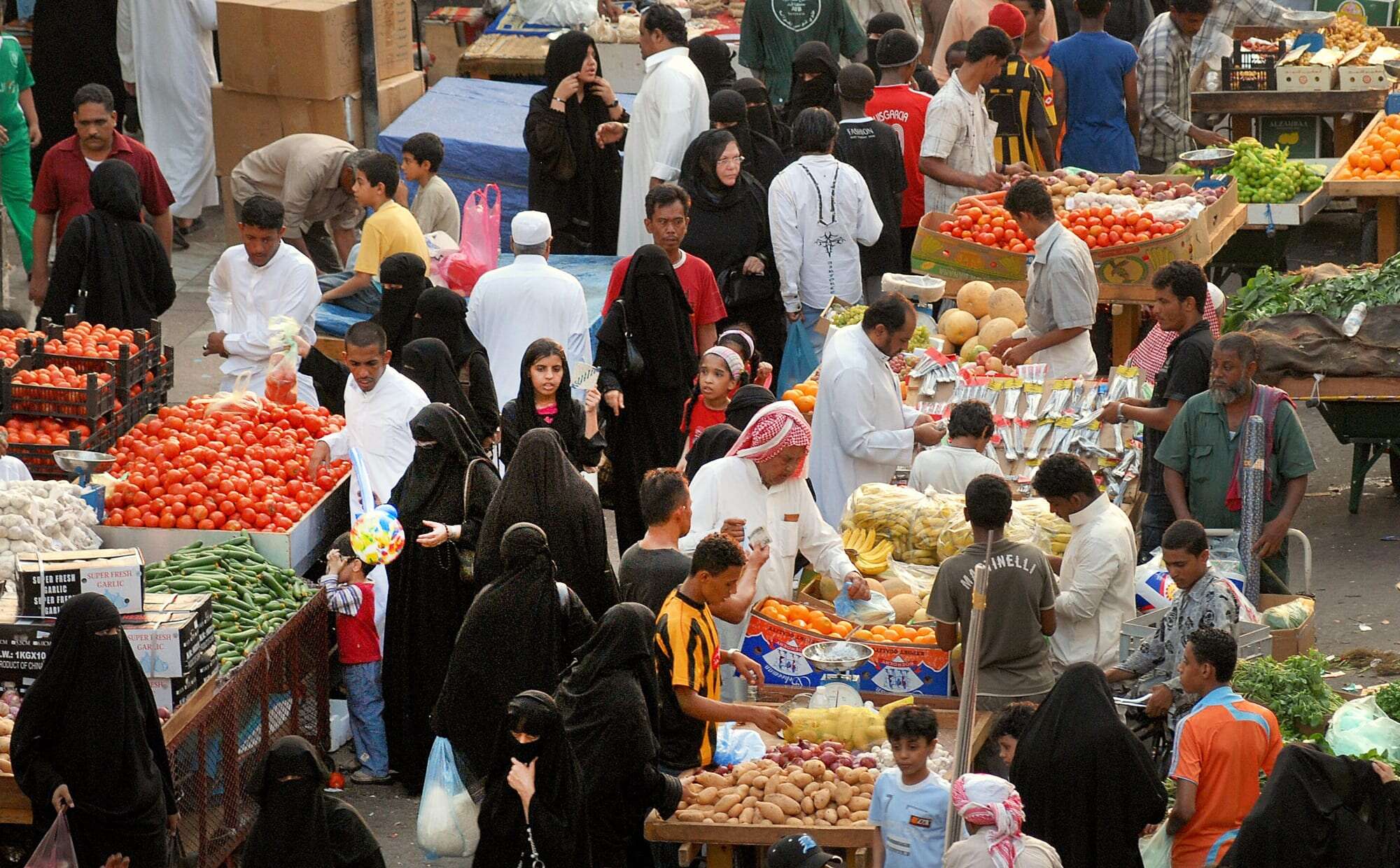 شبكة بلومبرغ: السعودية تتجه نحو أعمق اضطراب مالي لها منذ عقود