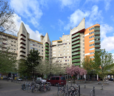  Residential complex at Skalitzer Straße / Admiralstraße / Kottbusser Tor by Herbert Stranz