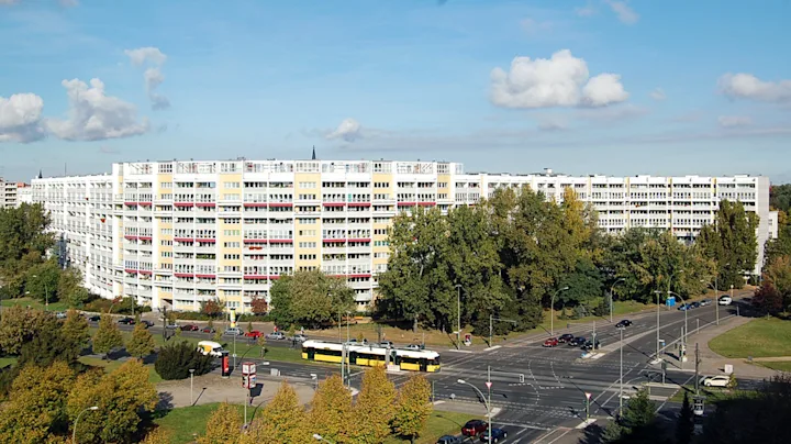 The "Schlange" building