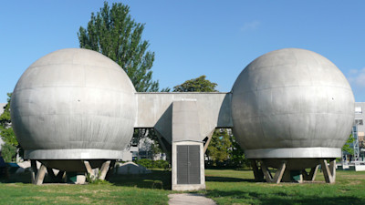 Spherical laboratories “Kugellabore” by Horst Welser