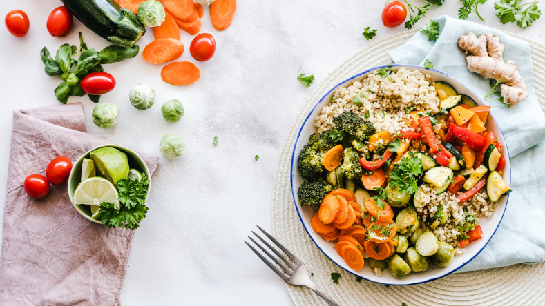 Salad in a bowl with carrots, broccoli, quinoa, and zucchini