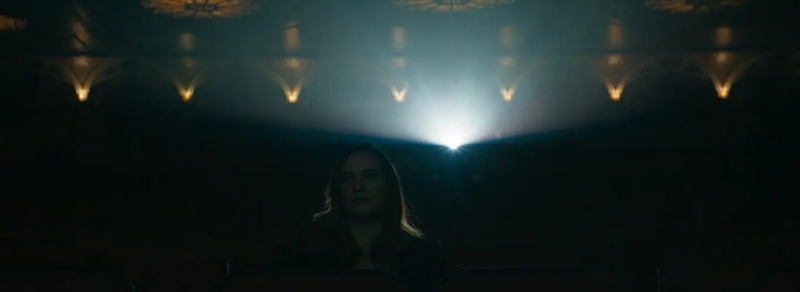 Wunderschne Alleine Ins Kino Ebenbild