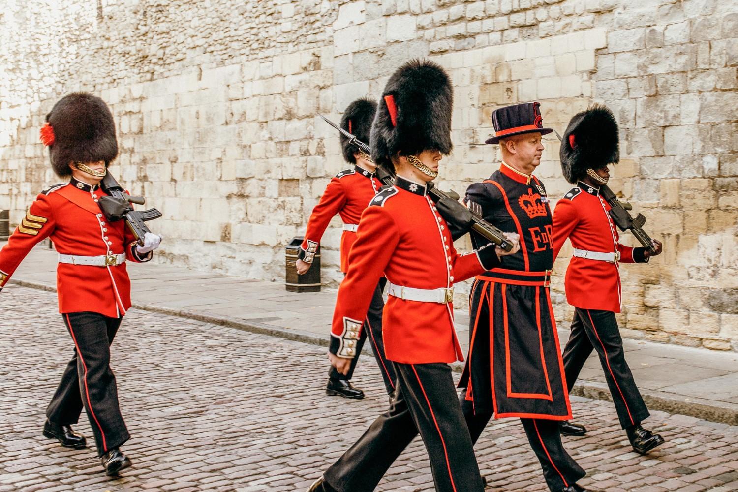 Complete Tower of London tour: Opening ceremony, Crown Jewels, and river cruise