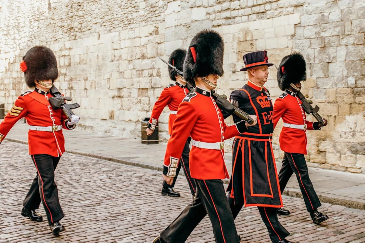 Complete Tower of London tour: Opening ceremony, Crown Jewels, and river cruise