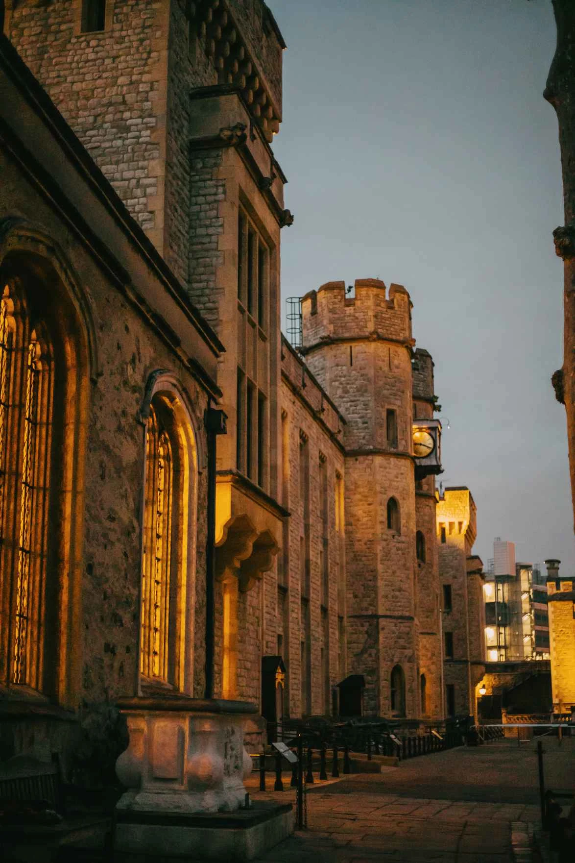 VIP Tower of London night tour: The fortress after the gates close 8