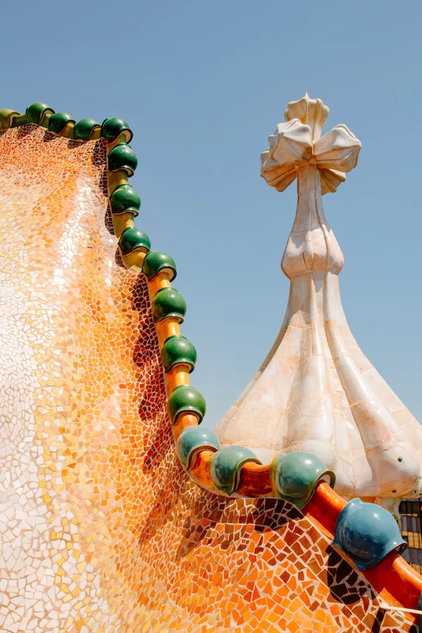 Complete Gaudí: Casa Batlló, Park Güell, and La Sagrada Familia 7