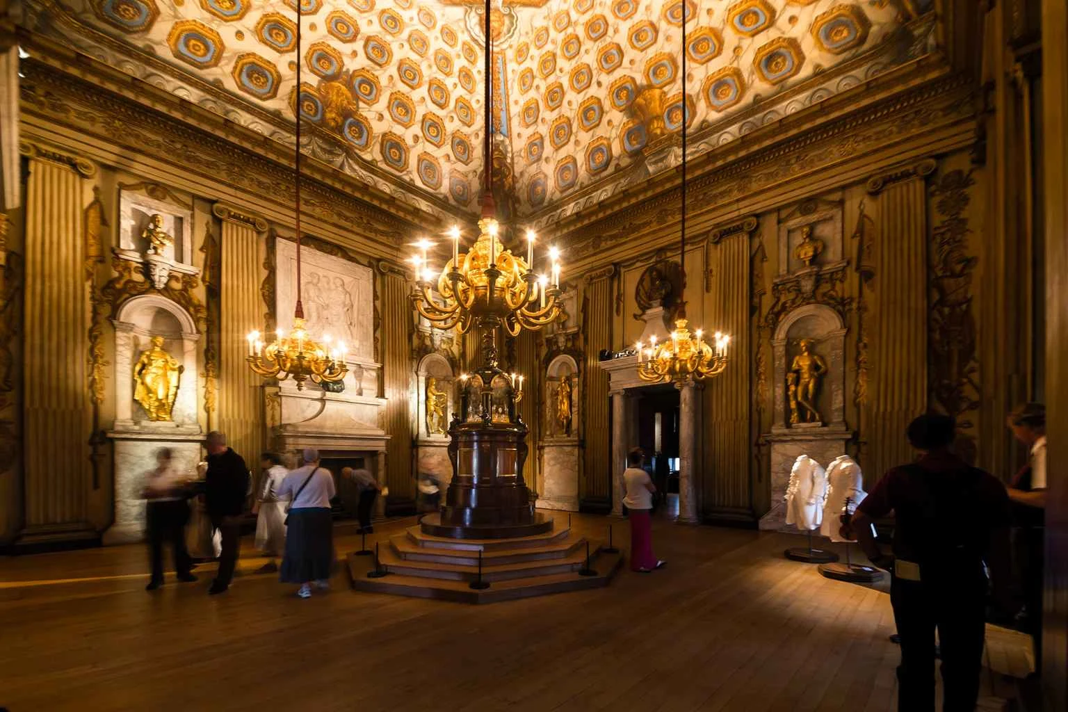 Kensington Palace & royal London tour: Pageantry, palaces, and afternoon tea