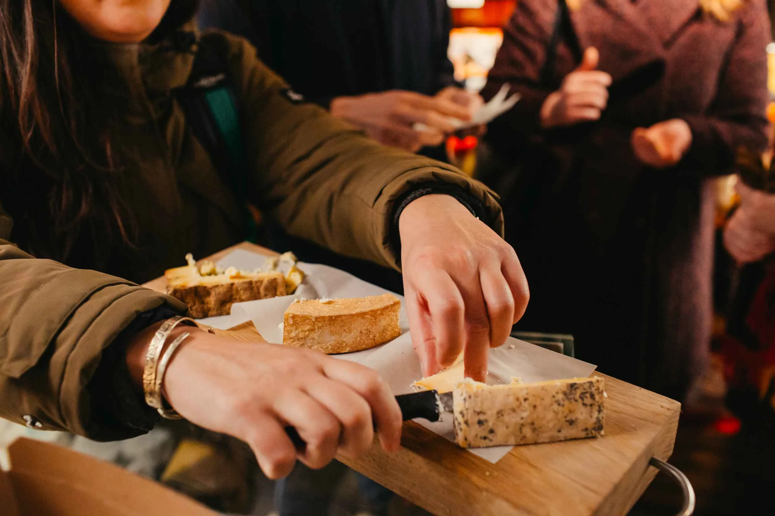 Ultimate London Borough Market food tour: 6+ local tastings & historic markets 7