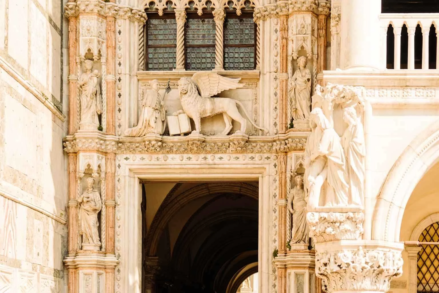 Pristine Legendary Venice: The Doge's Palace at its most peaceful, with St. Mark´s Basilica terraces 6