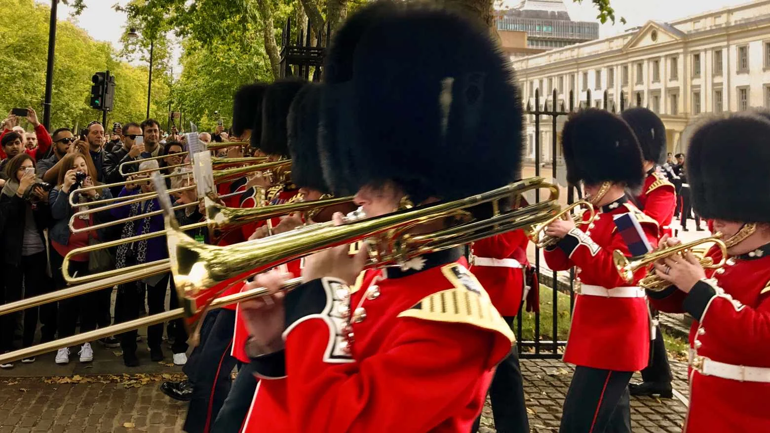 Kensington Palace & royal London tour: Pageantry, palaces, and afternoon tea 2
