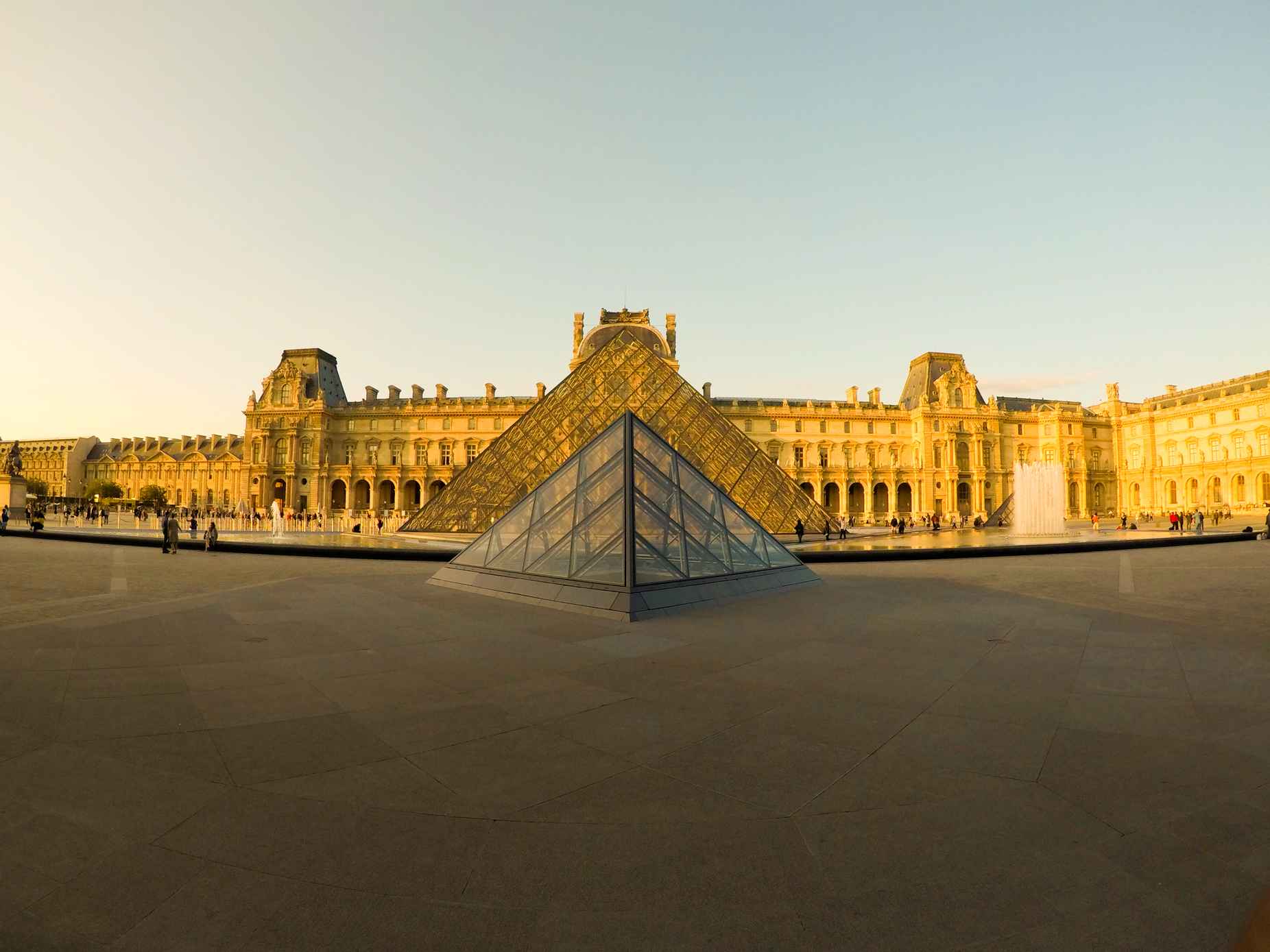 Paris city tour: Eiffel Tower views, Île de la Cité & Louvre access