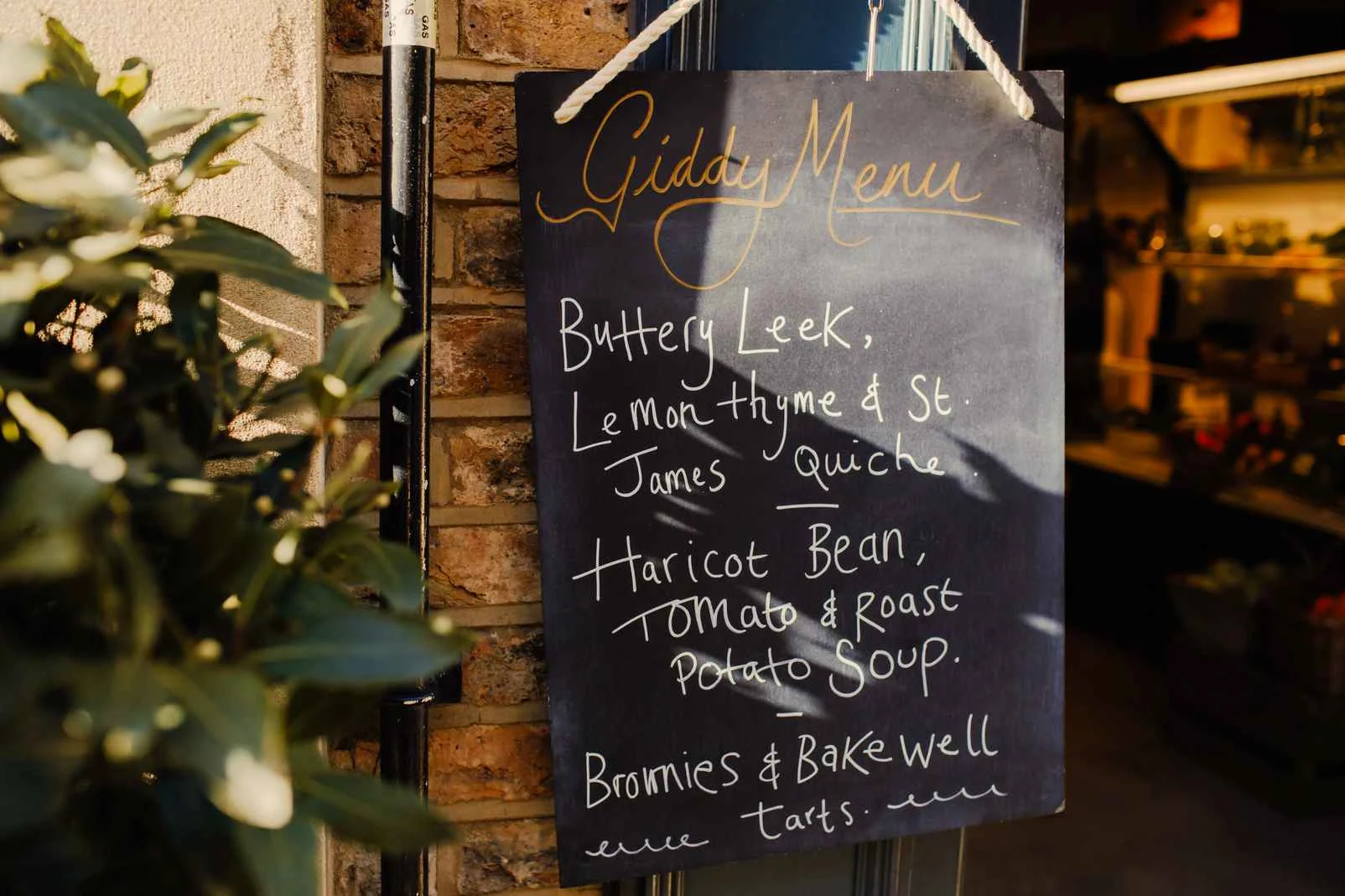 Tastes, tales & traditional ales: Food tour of London’s historic pubs 7