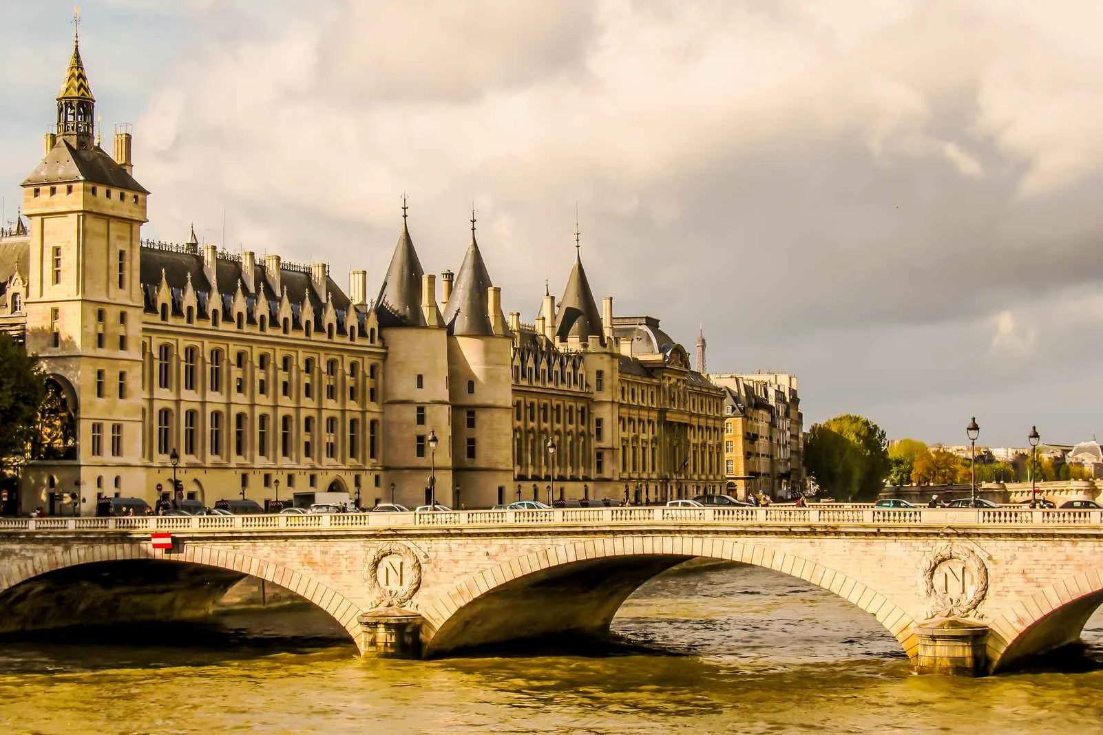 Notre-Dame tour: Inside the cathedral that built Paris 3