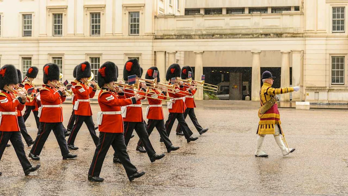 Complete Westminster Abbey tour: Coronations, guard changes, and the stories between