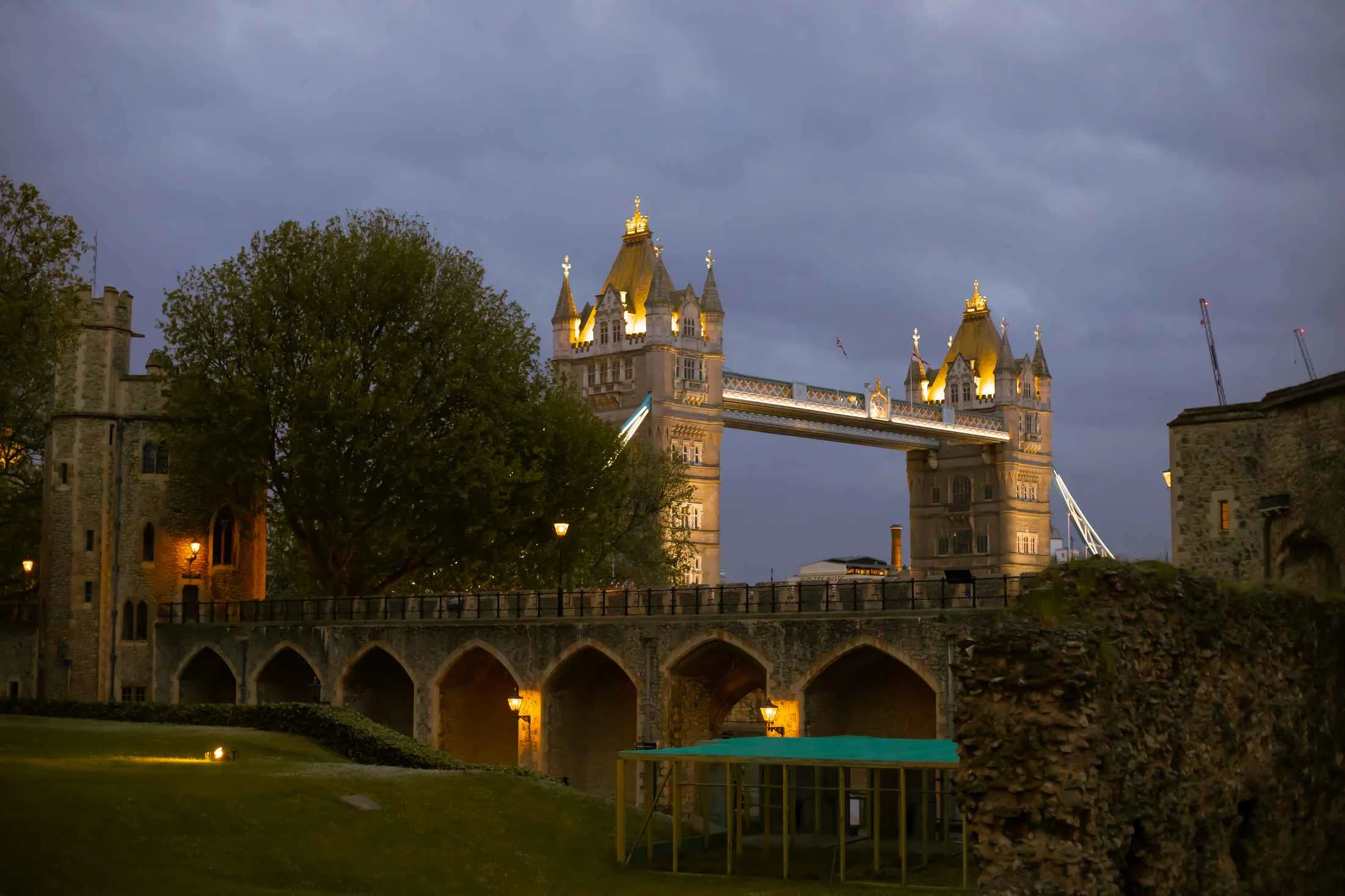 VIP Tower of London night tour: The fortress after the gates close 6