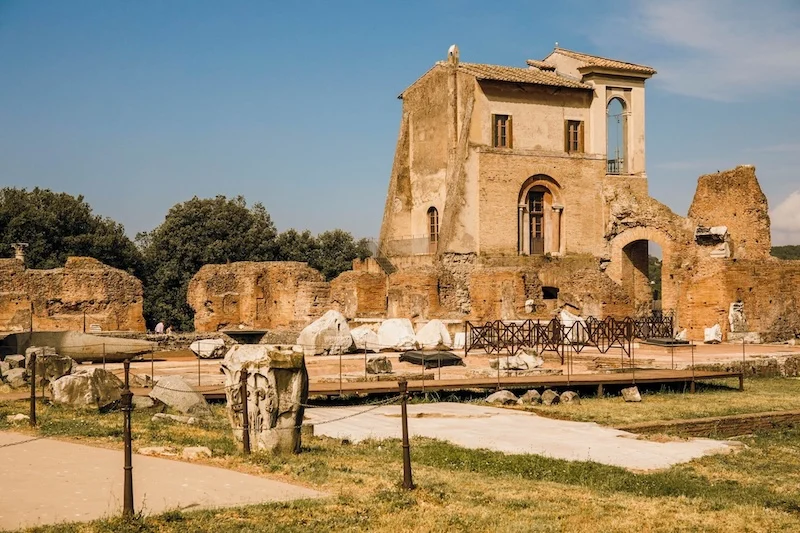 Private Colosseum tour with Caesar's Palace & Roman Forum Super Sites: Rooms an emperor kept locked