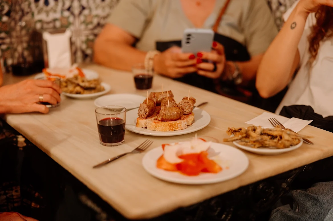 Barcelona tapas, taverns & history tour: Taste the Gothic Quarter's story