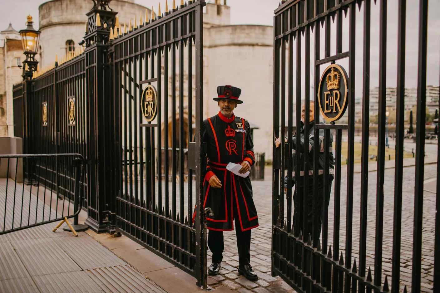 VIP Tower of London night tour: The fortress after the gates close 4